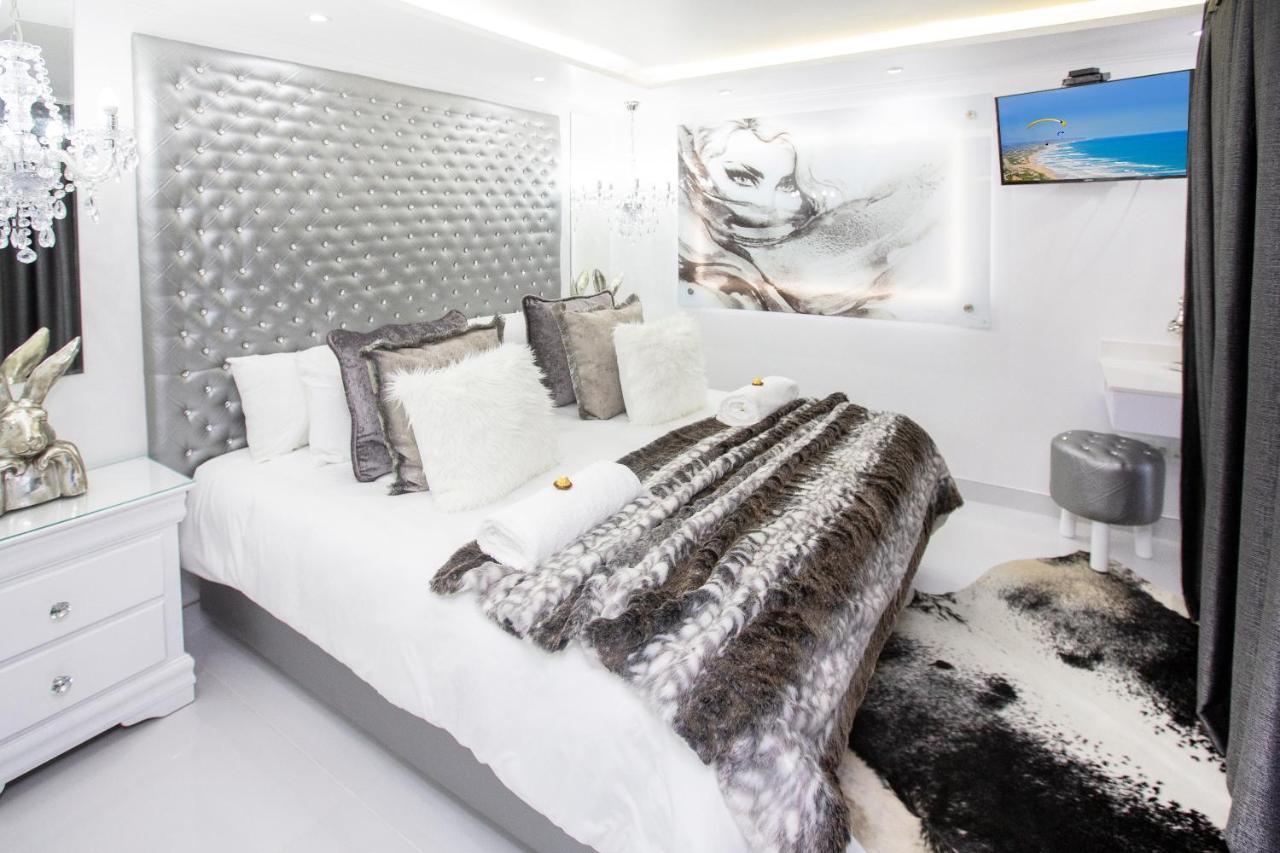 Waters Boutique - Adults Only 4*